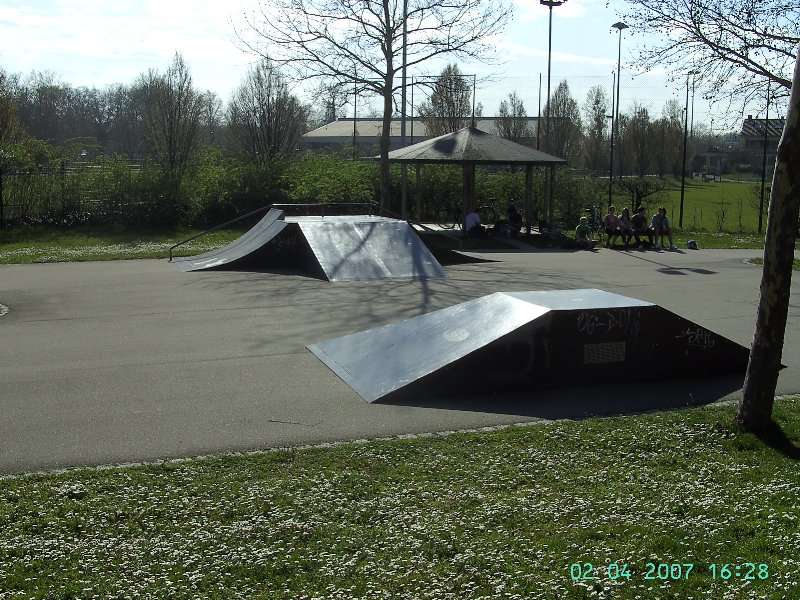 Spot-Beschreibung Skatepark Weil am Rhein (beim Sportzentrum)