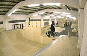 Wermelskirchen, Skatehalle Rollrausch, Mini-Ramp